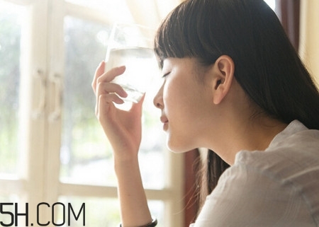 女性初潮一般多少歲？女性初潮年齡如何預(yù)測？