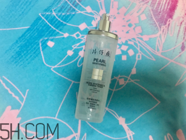 片仔癀珍珠亮膚水適合敏感皮嗎？有刺激嗎？