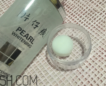 片仔癀珍珠亮膚水適合敏感皮嗎？有刺激嗎？