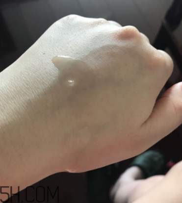 片仔癀珍珠亮膚水適合油皮嗎？適合夏季嗎？