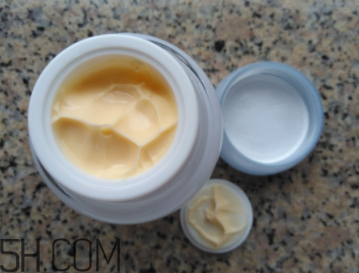 片仔癀珍珠膏白天能用嗎？會不會變黑？