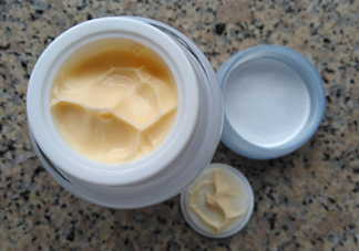 片仔癀珍珠膏白天能用嗎？會不會變黑？