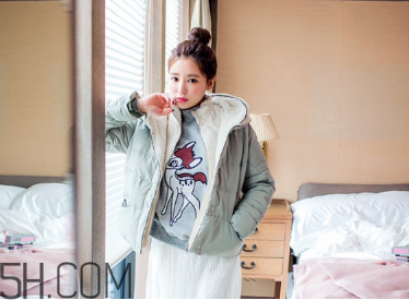 羽絨服出毛是怎么回事？羽絨服怎么清洗干凈？