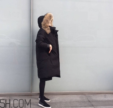 羽絨服怎么穿不顯胖？冬季好看的女裝羽絨服時(shí)尚搭配