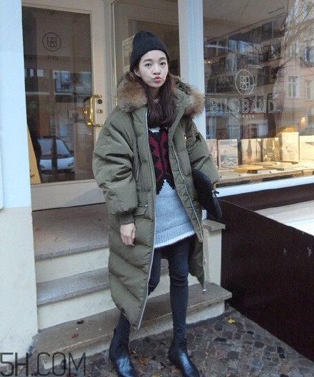 羽絨服怎么穿不顯胖？冬季好看的女裝羽絨服時(shí)尚搭配