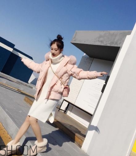粉色羽絨服配什么鞋子？粉色羽絨服搭配鞋子圖片
