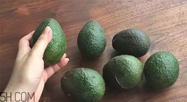 牛油果和牛奶可以一起吃嗎？牛油果和牛奶可以榨汁嗎？