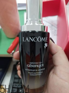 肌底液和精華有什么區(qū)別？蘭蔻小黑瓶可以單獨用嗎？