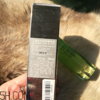 蘭蔻水光瓶后續(xù)要疊加面霜嗎？可以和精華疊加嗎？