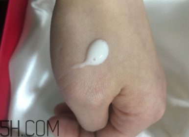 蘭蔻美膚修護(hù)精華乳有刺激嗎？適合敏感肌嗎？
