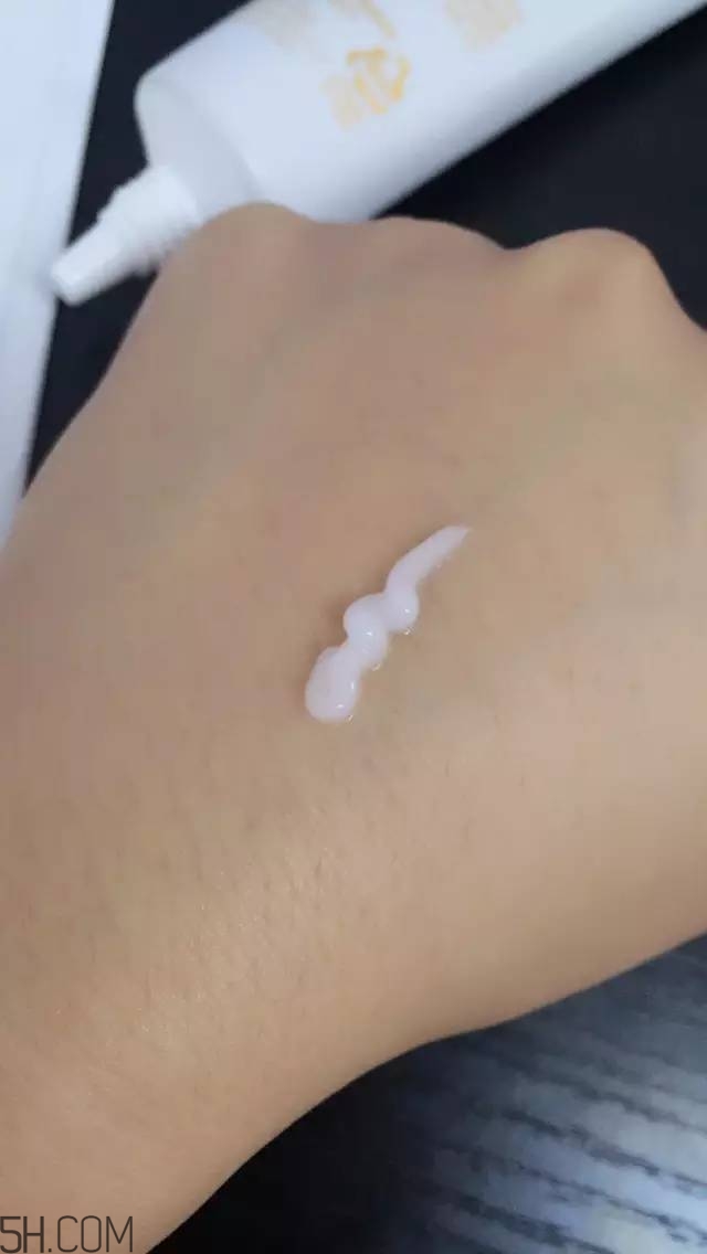 眼霜需要早晚都用嗎？ahc第五代眼霜效果怎么樣？