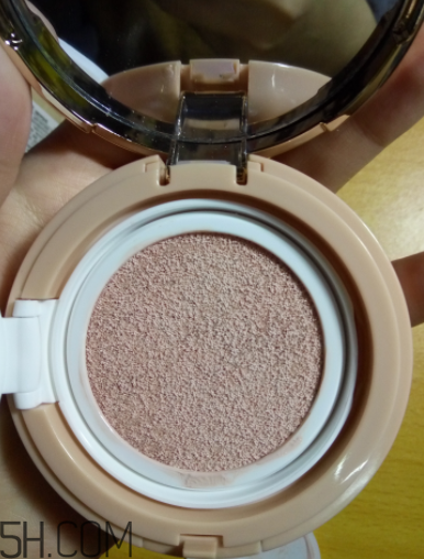韓熙貞礦物氣墊霜油不油？適合油皮嗎？