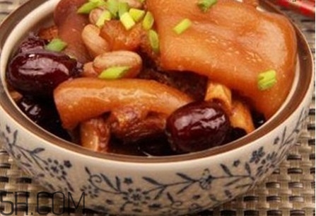 女性產(chǎn)后胸部松弛吃什么好？產(chǎn)后乳房變形如何保健？