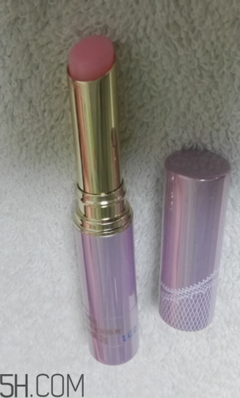 娥佩蘭潤唇膏有香味嗎？娥佩蘭潤唇膏有味道嗎？