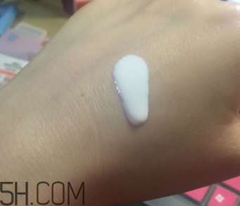 娥佩蘭防曬霜是物理防曬還是化學(xué)防曬？油不油？