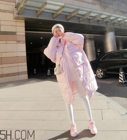 粉色羽絨服配什么褲子？粉色羽絨服搭配什么褲子好看？