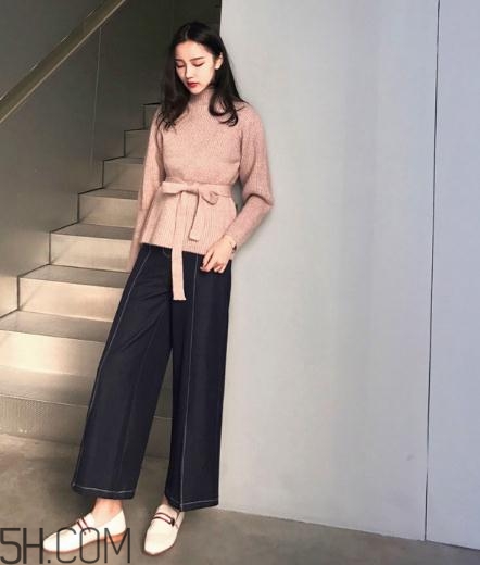 粉色毛衣搭配什么下身？粉色毛衣下面怎么搭配？