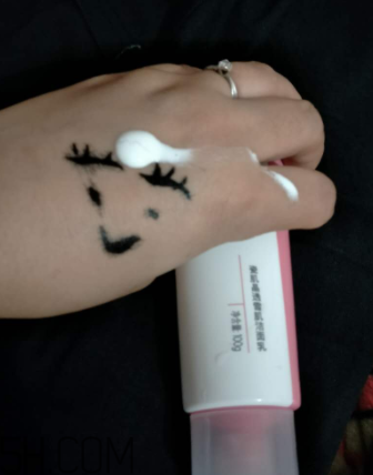 瓷肌晶透雪肌潔面乳可以卸妝嗎？清潔力如何？