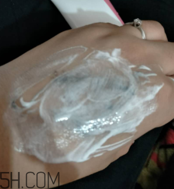 瓷肌晶透雪肌潔面乳可以卸妝嗎？清潔力如何？