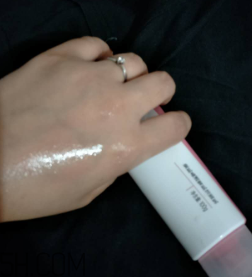 瓷肌晶透雪肌潔面乳可以卸妝嗎？清潔力如何？