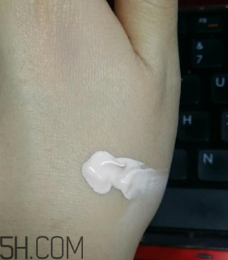 瓷肌礦物CC霜油不油？瓷肌礦物CC霜適合什么膚質(zhì)？