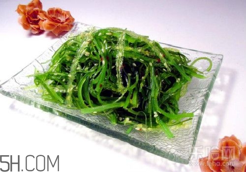 甲狀腺腫大和甲亢的區(qū)別有哪些？甲狀腺腫大適合吃什么食物？