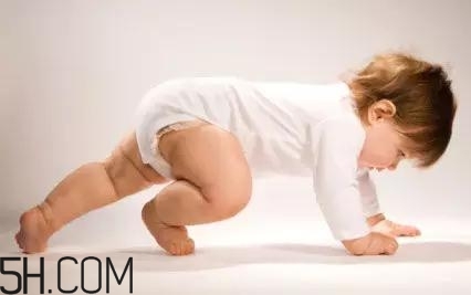 怎樣能夠訓(xùn)練嬰幼兒的肌肉？寶寶為什么總是在鬧騰？