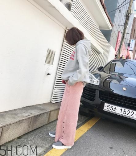 粉色褲子配什么上衣？將時尚與溫暖兼具的搭配