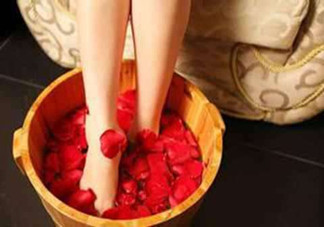 女性冬季泡腳要注意什么？女性泡腳養(yǎng)生的方法是什么？