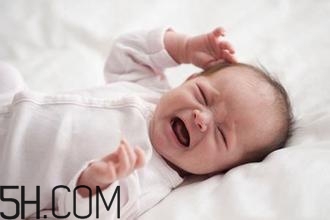 怎樣能夠訓(xùn)練嬰幼兒的肌肉？寶寶為什么總是在鬧騰？