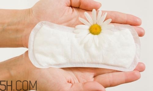 女人如何正確的使用衛(wèi)生巾？衛(wèi)生巾清涼好不好？