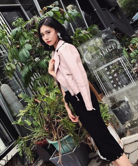 粉色皮衣怎么搭配好看？甜美機(jī)車少女風(fēng)