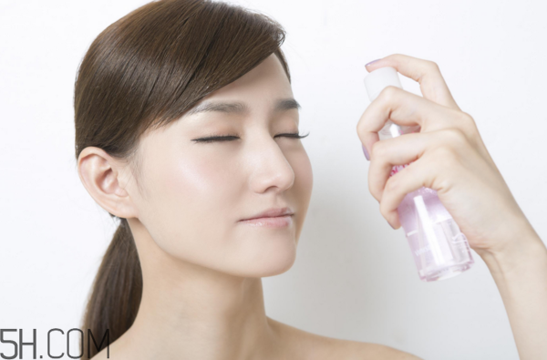 面霜什么時(shí)候用最好？保濕面霜哪個(gè)牌子好用？