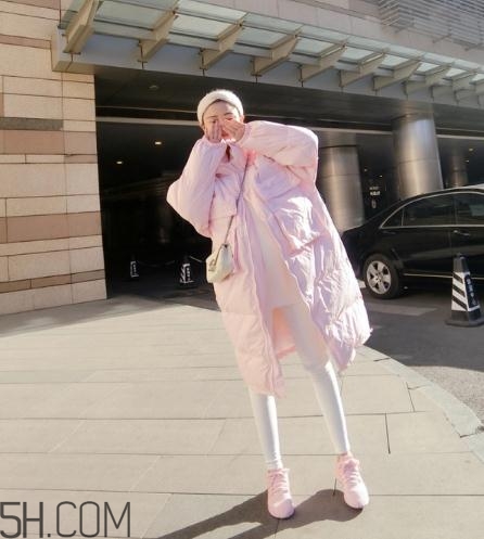 粉色面包服配什么褲子？少女心爆棚的經(jīng)典搭配