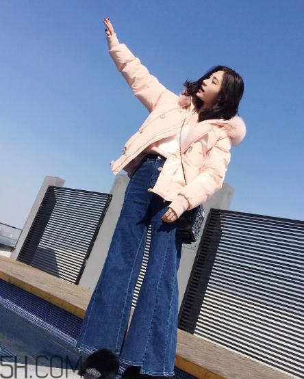 粉色面包服配什么褲子？少女心爆棚的經(jīng)典搭配