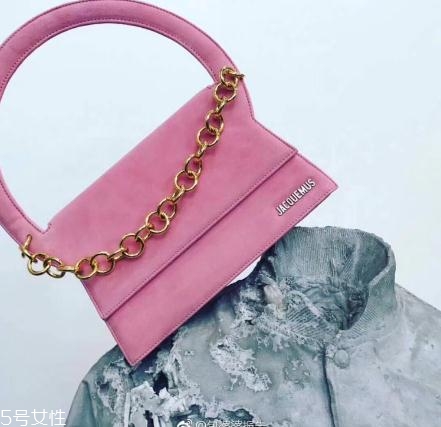 jacquemus包包多少錢？萬元以內(nèi)就能買到的個(gè)性包包