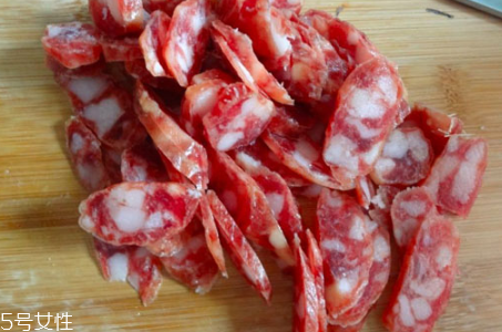 臘腸和香腸有什么區(qū)別？臘腸香腸概念不同