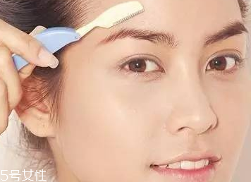2018不流行平粗眉了？娛樂圈都在畫細長眉