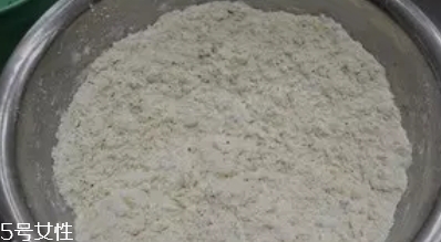 ?炸麻葉用什么水和面？面粉還是淀粉還是木薯粉
