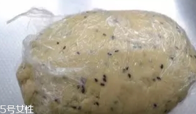 ?炸麻葉用什么水和面？面粉還是淀粉還是木薯粉