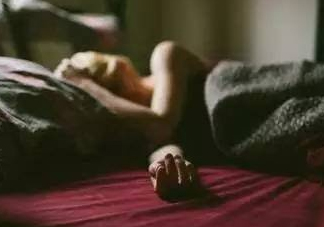 睡覺時(shí)為什么突然發(fā)抖？原來是一種病