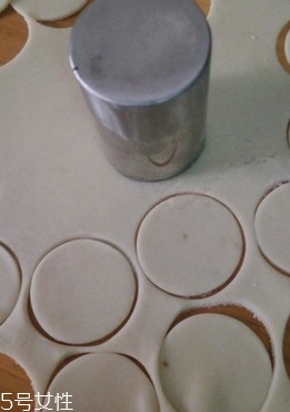 油角的皮要怎樣才松脆？關(guān)鍵看火候和時間