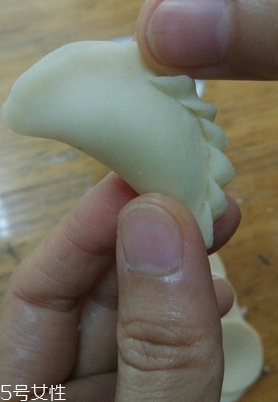 油角的皮要怎樣才松脆？關(guān)鍵看火候和時間