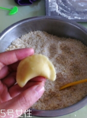 炸油角的面怎么和？用生面還是燙面你知道嗎？