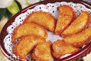 炸油角的面怎么和？用生面還是燙面你知道嗎？