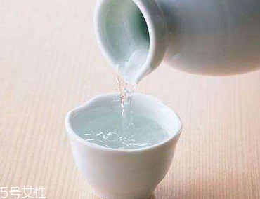 白酒喝之前要醒酒嗎？酒精揮發(fā)利于健康