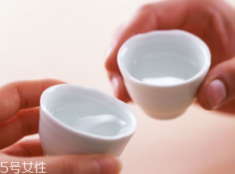白酒喝之前要醒酒嗎？酒精揮發(fā)利于健康