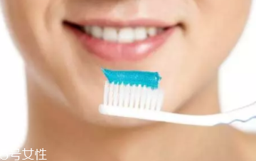 牙結(jié)石能自動脫落嗎？除了洗牙別無他法