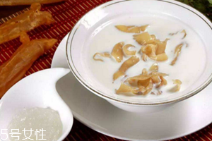 花膠燉牛奶用什么牛奶？普通鮮奶即可