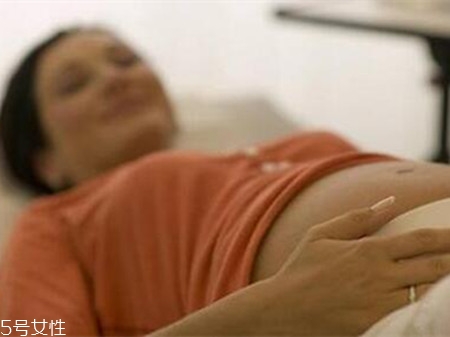 孕婦臉浮腫怎么消除？科學(xué)喝水是關(guān)鍵